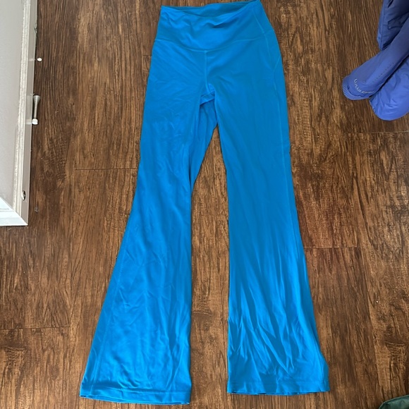 Lululemon Groove Flare Pant poolside - Picture 2 of 3